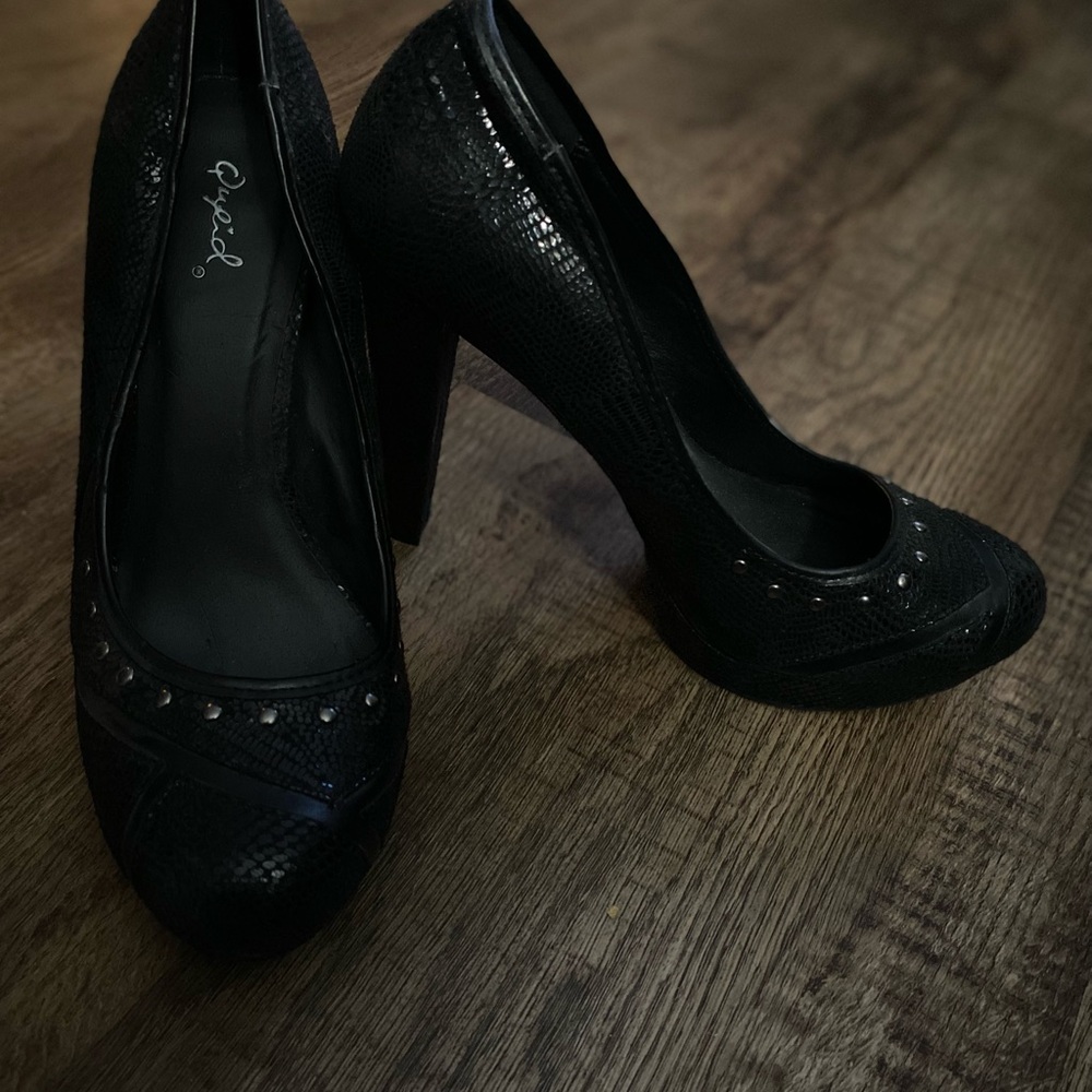 Heels, Black. Sexy. Fancy shoes.